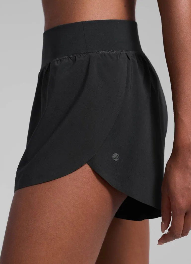 Feathery-Fit Soft Dolphin Lined Shorts 3''