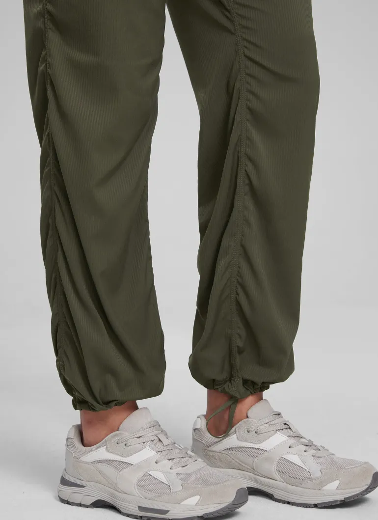 Lightweight Straight Leg Workout Pocket Pant 28"